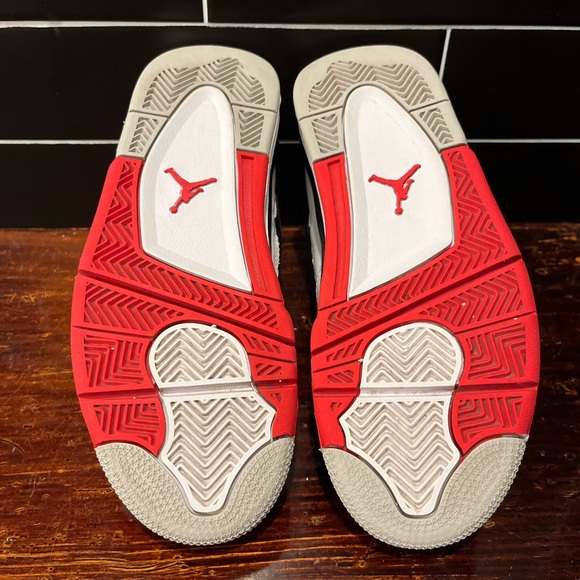 Air Jordan 4 Fire Red Size 5 Youth No Box 2020 Release - Picture 3 of 11
